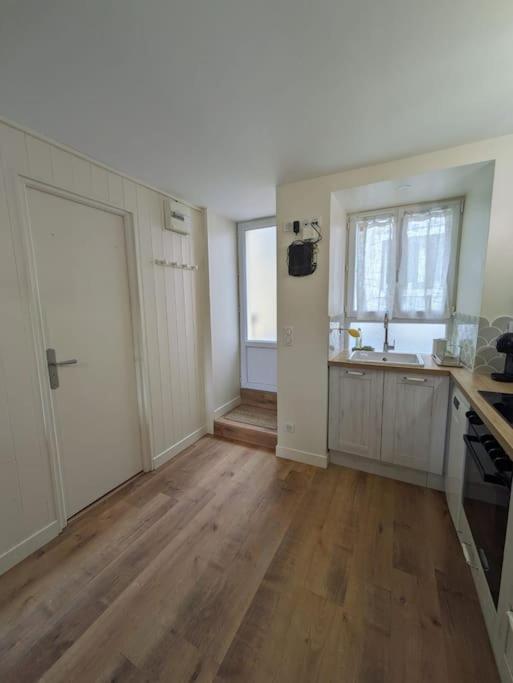 Appartement Avec Jardin Et Acces Mer Grandcamp-Maisy Exterior photo